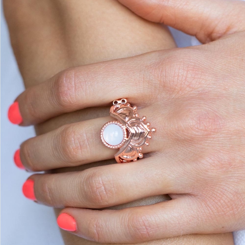 NEW Boutique White Opal & Rose Gold Designer Stretch Band Ring Fashion Jewelry